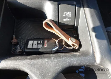 2017 Honda Cr-V Touring z USA, uszkodzony, nr VIN 7FARW1H93HE040069